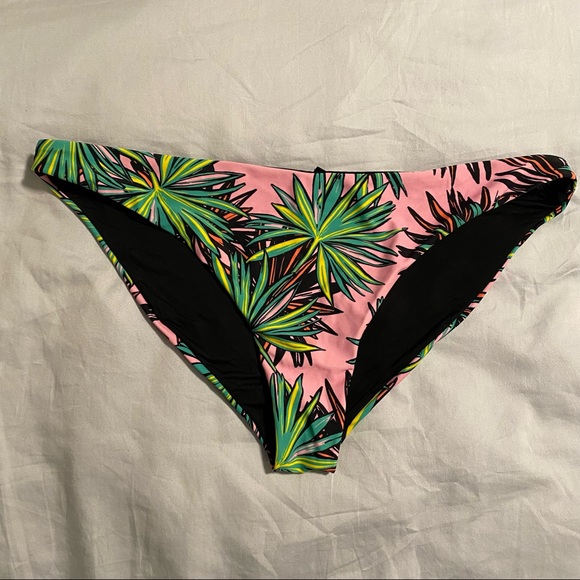 Kendall + Kylie palm print Bardot bikini top and pant, NWOT, Size 12/10 🌊 - Picture 4 of 12